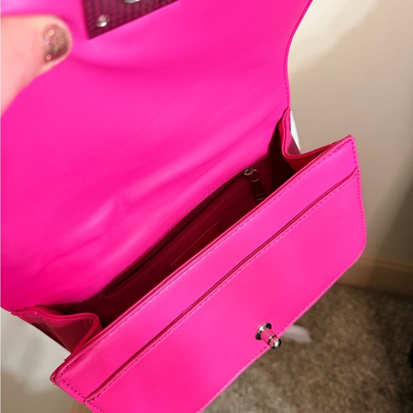 Badgley Mischka Fuchsia Chevron Crossbody Bag - Picture 3 of 3
